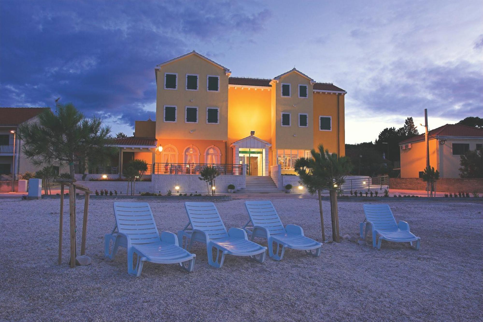 Hotel Spongiola Krapanj Bagian luar foto